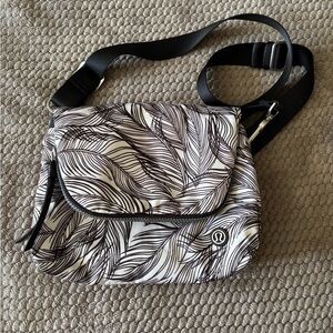 lululemon athletica Party Om Crossbody Bag (rare pattern)